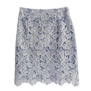 Elegant straight line skirt